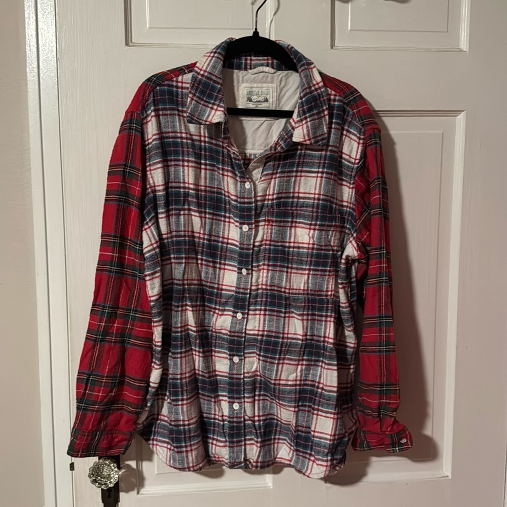 American Eagle Red Flannel Women's Size Medium Shirt